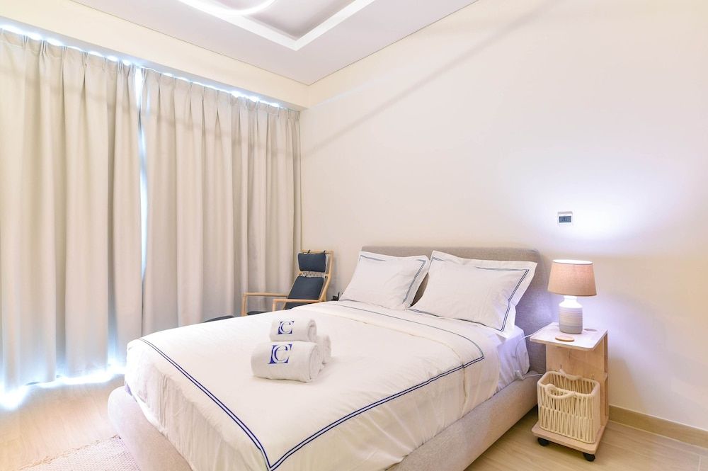 Studio, 1 Queen Bed, City View