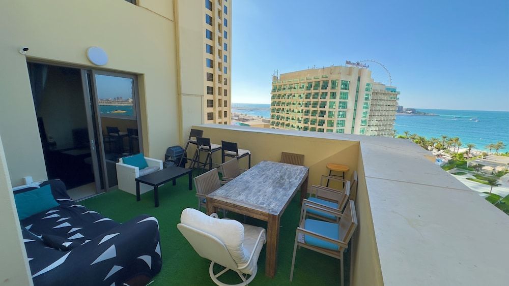 Bollywood Beach Hostel Classic Shared Dormitory, Women only, Jetted Tub, Beach View 5