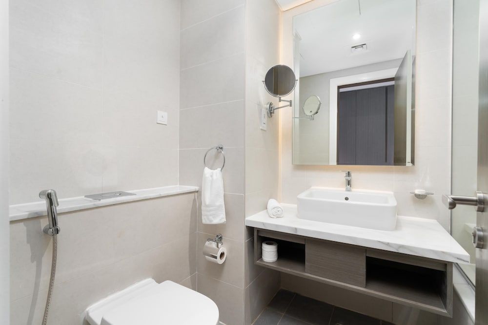 SuperHost - Breathtaking Canal Views From this Cozy Apartment
