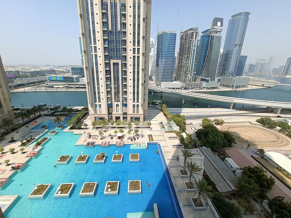 Whitesage - Fabulous Canal Views from This Waterfront Luxe Apt