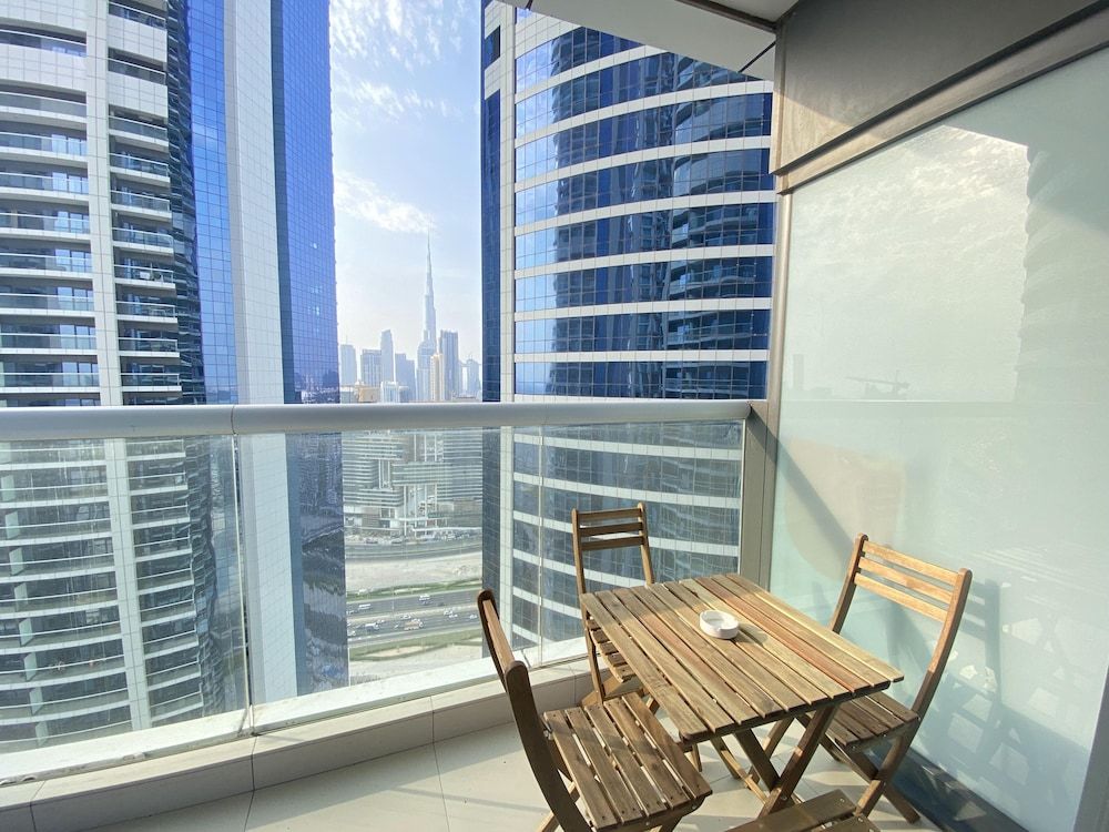 Lux BnB Paramount Tower I Burj Views Luxury Apartment 16