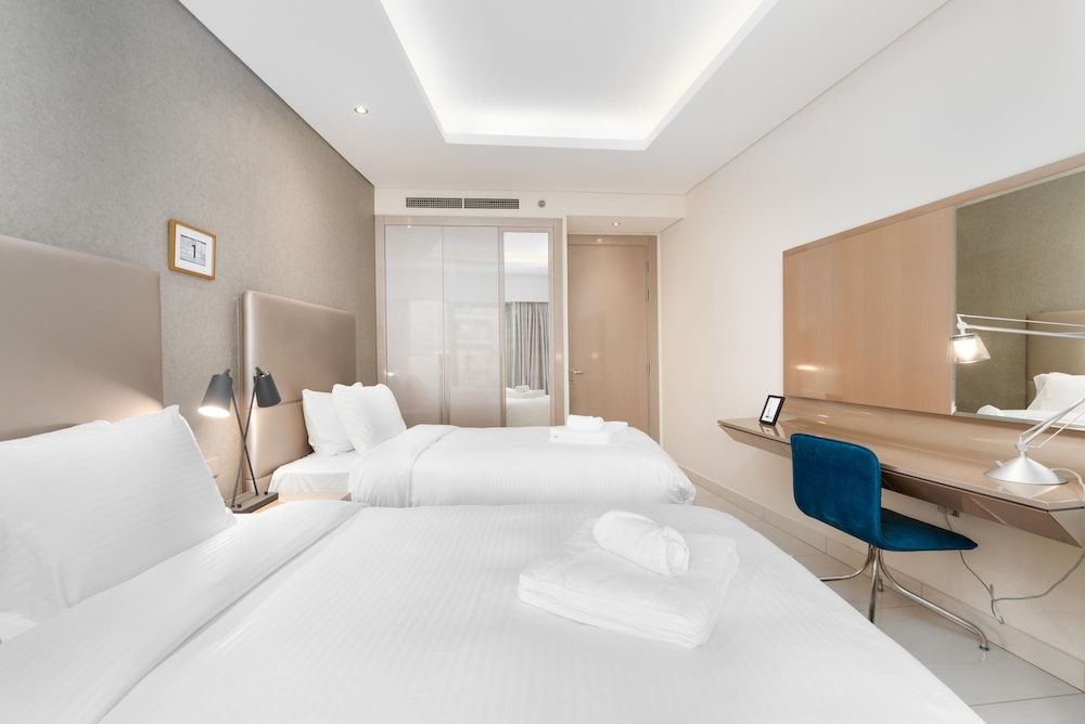 Lux BnB Paramount Tower I Burj Views Luxury Apartment 13