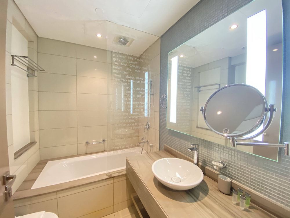 Lux BnB Paramount Tower I Burj Views Luxury Apartment 20