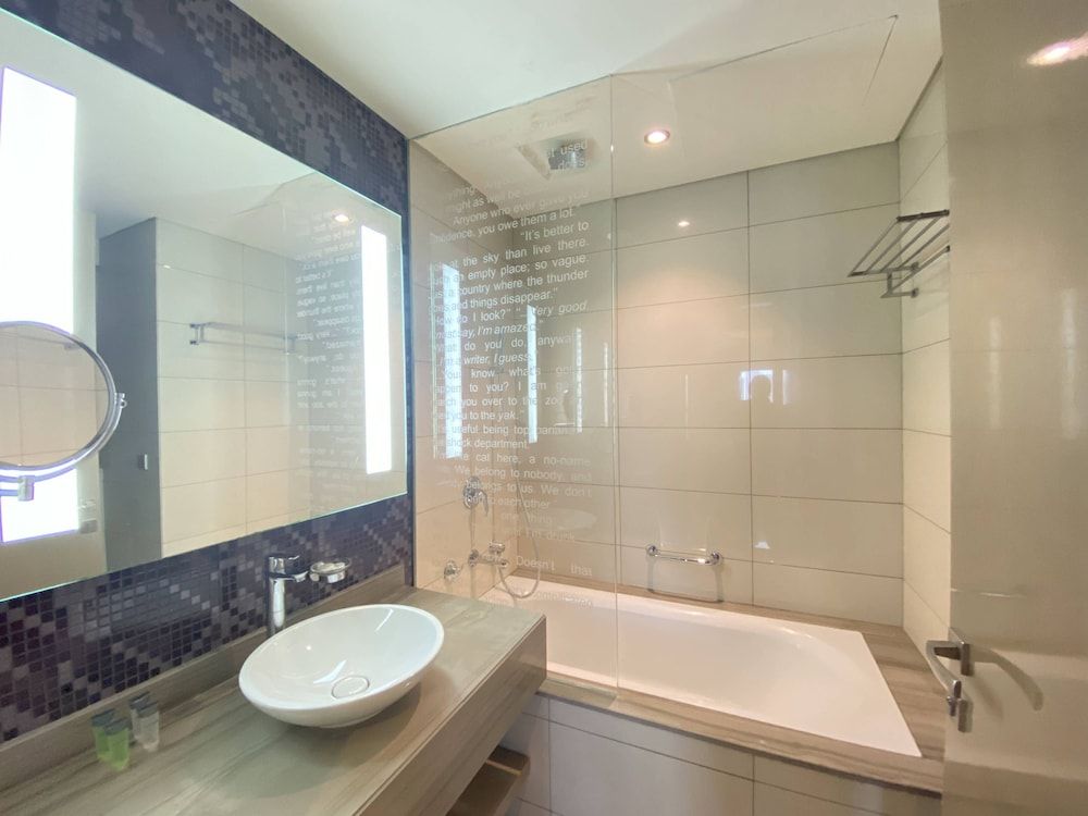 Lux BnB Paramount Tower I Burj Views Luxury Apartment 19