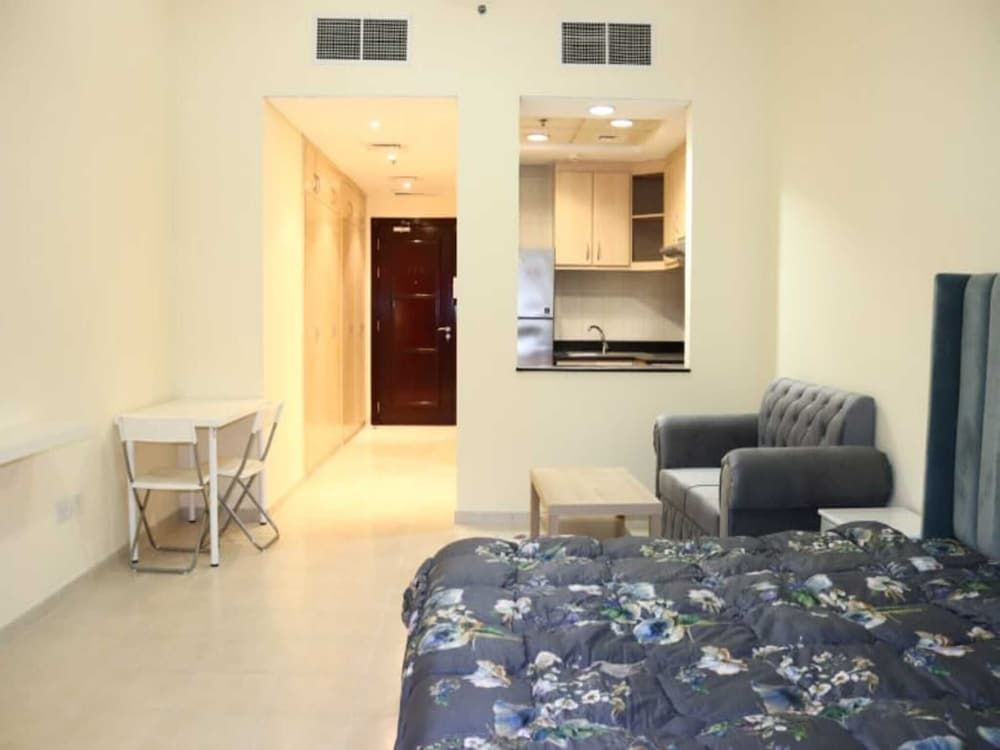 undefined Stunning Family Friendly Studio Close To Dubai Hub 7