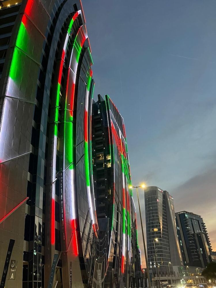 undefined Academia Land J One 2