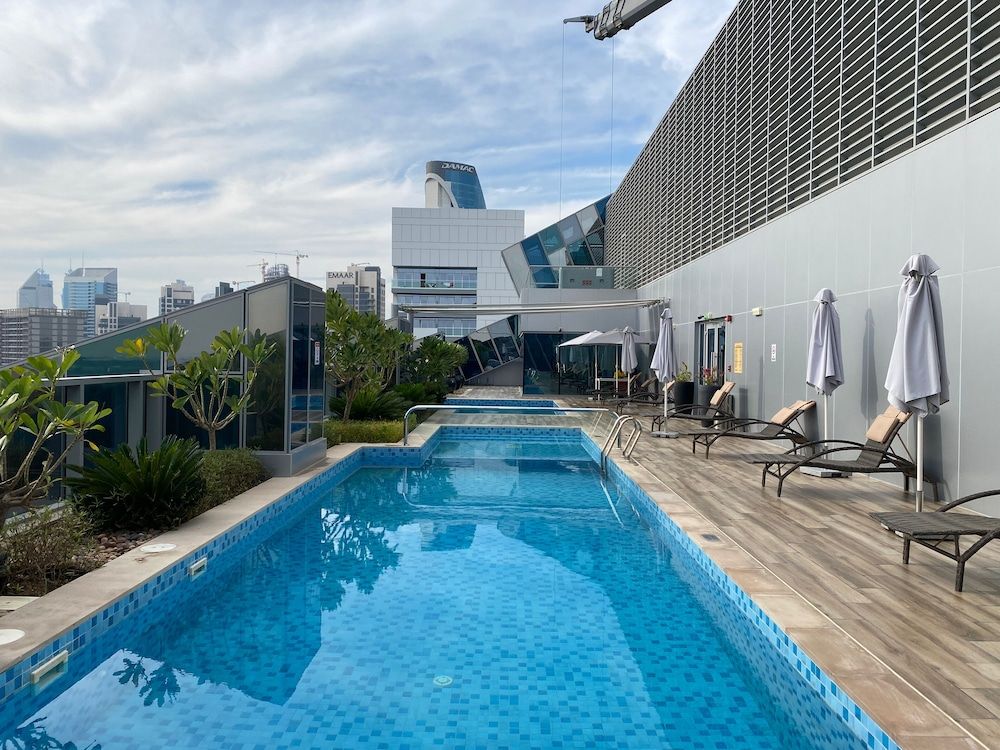 undefined Academia Land J One 3