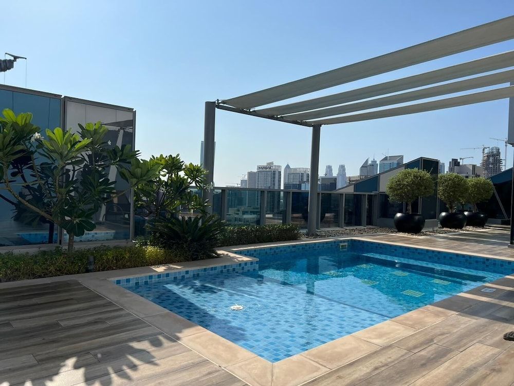 undefined Academia Land J One 5