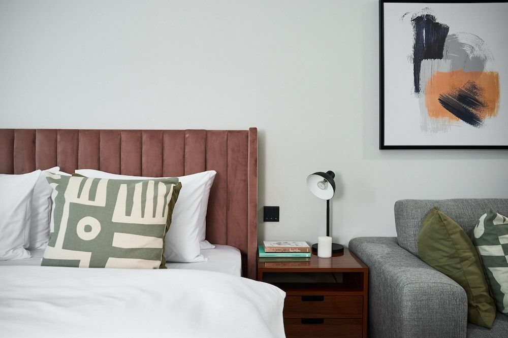 undefined Academia Land J One 8