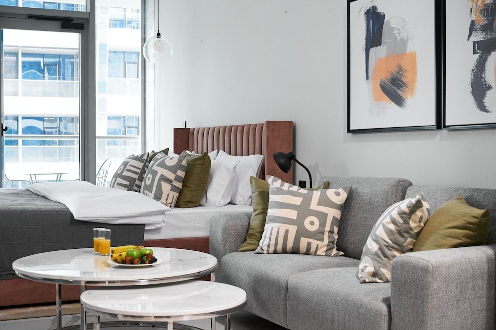 undefined Academia Land J One