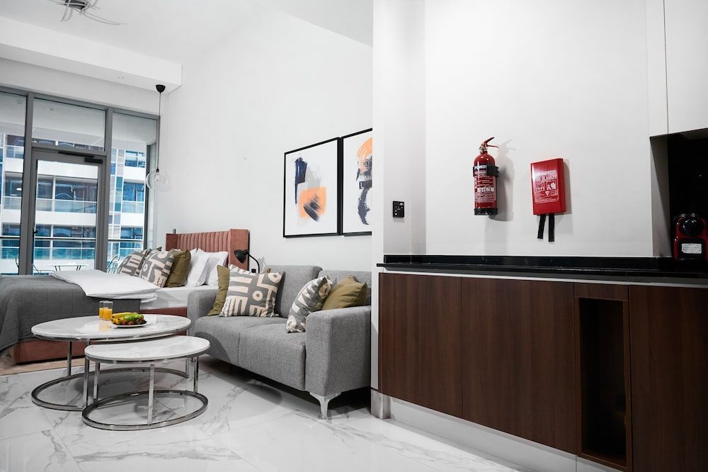 undefined Academia Land J One 9