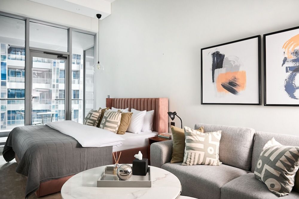 undefined Academia Land J One 6