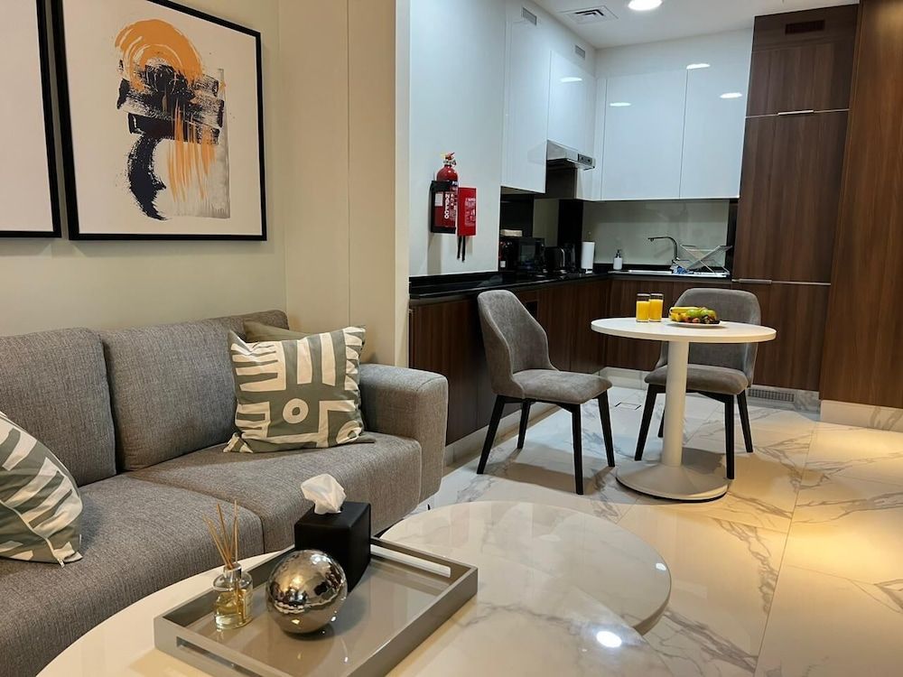 undefined Academia Land J One 10