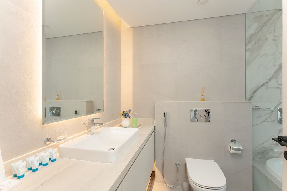 Marvelous Apartments in Business Bay Deluxe Apartment, Pool Access, Canal View 4