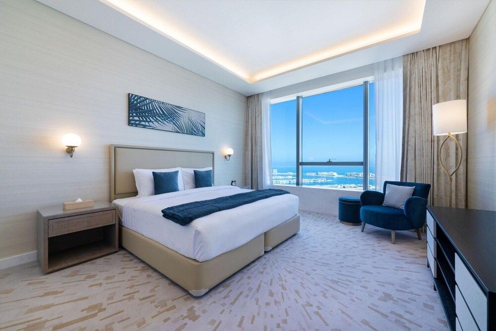 Luxury Apt w Fabulous Views Over Palm Jumeirah Apartment 13