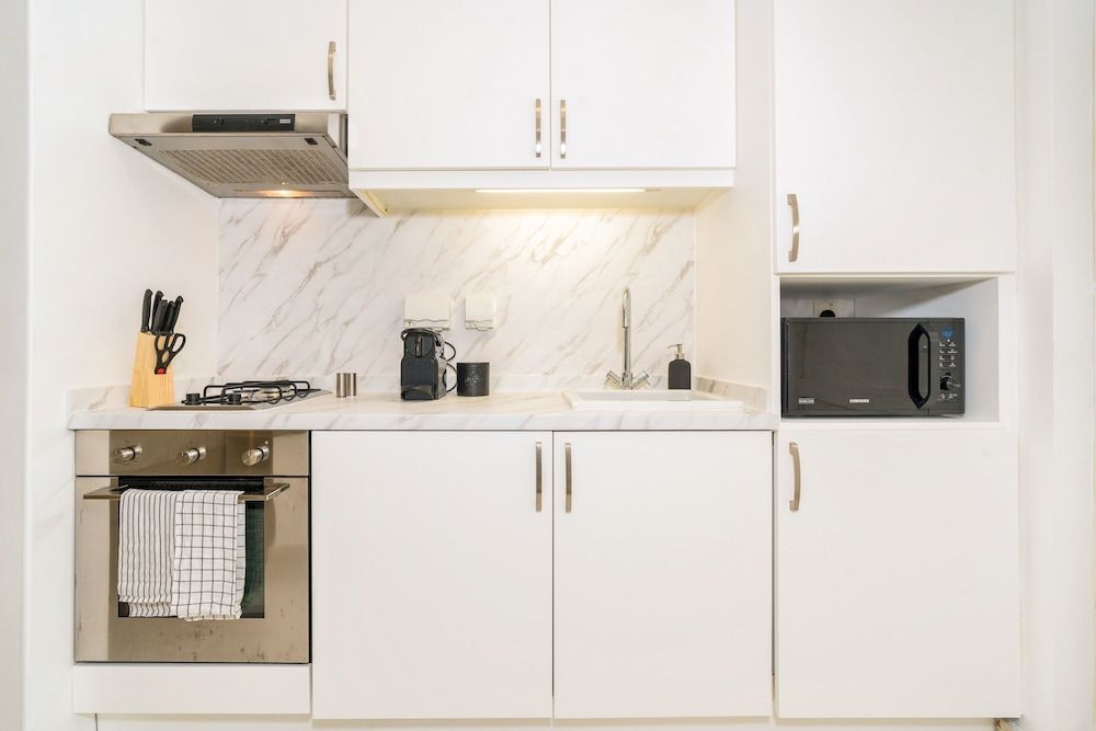 undefined Gorgeous Studio with breath-taking Palm Views 3