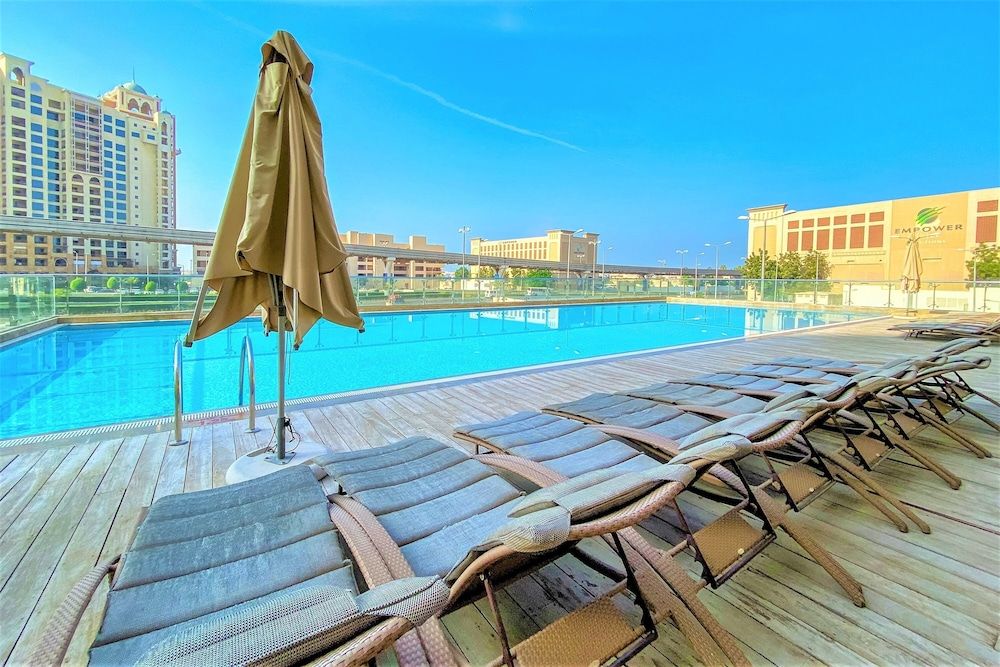 undefined Gorgeous Studio with breath-taking Palm Views 5