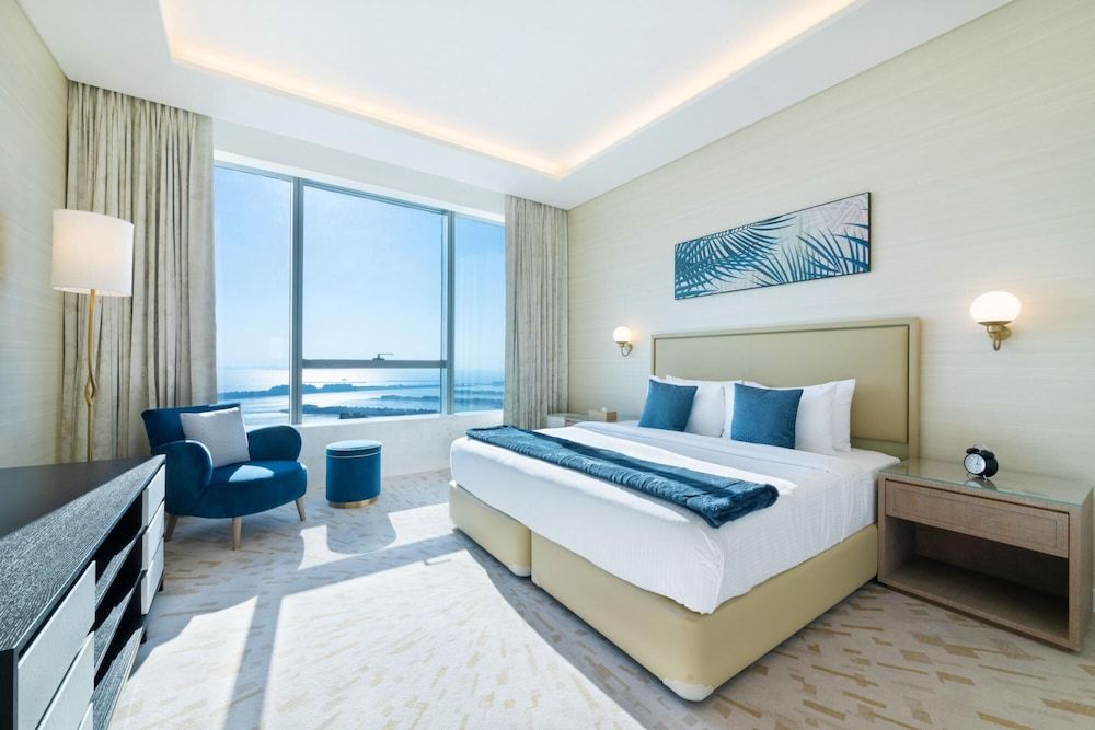 undefined Opulent Apt With Panoramic Views of Palm Marina 5