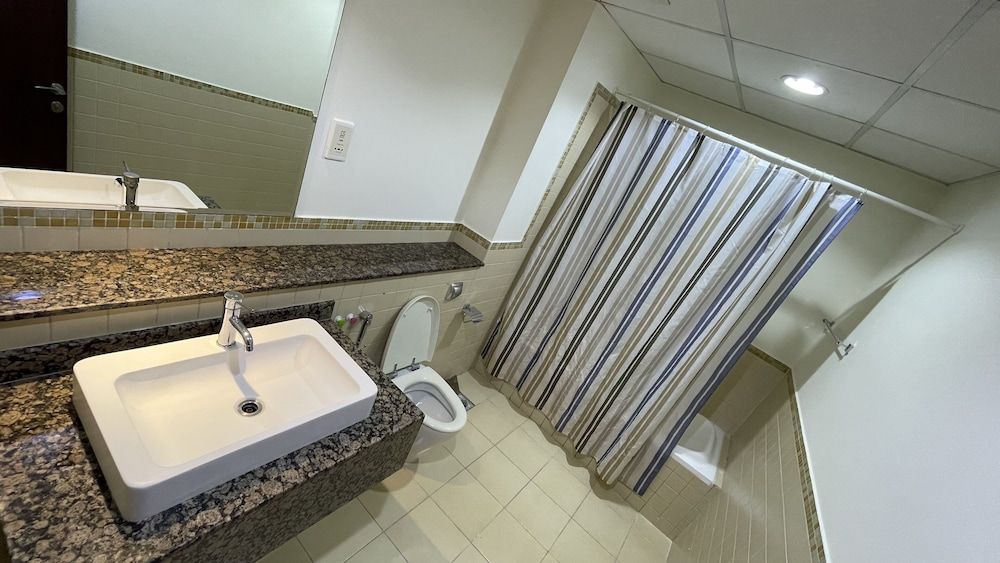 Business Backpackers JBR Classic Shared Dormitory 4