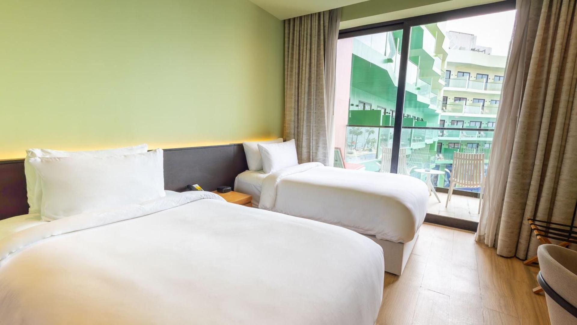 Premium Twin Room with Pool and Sea View