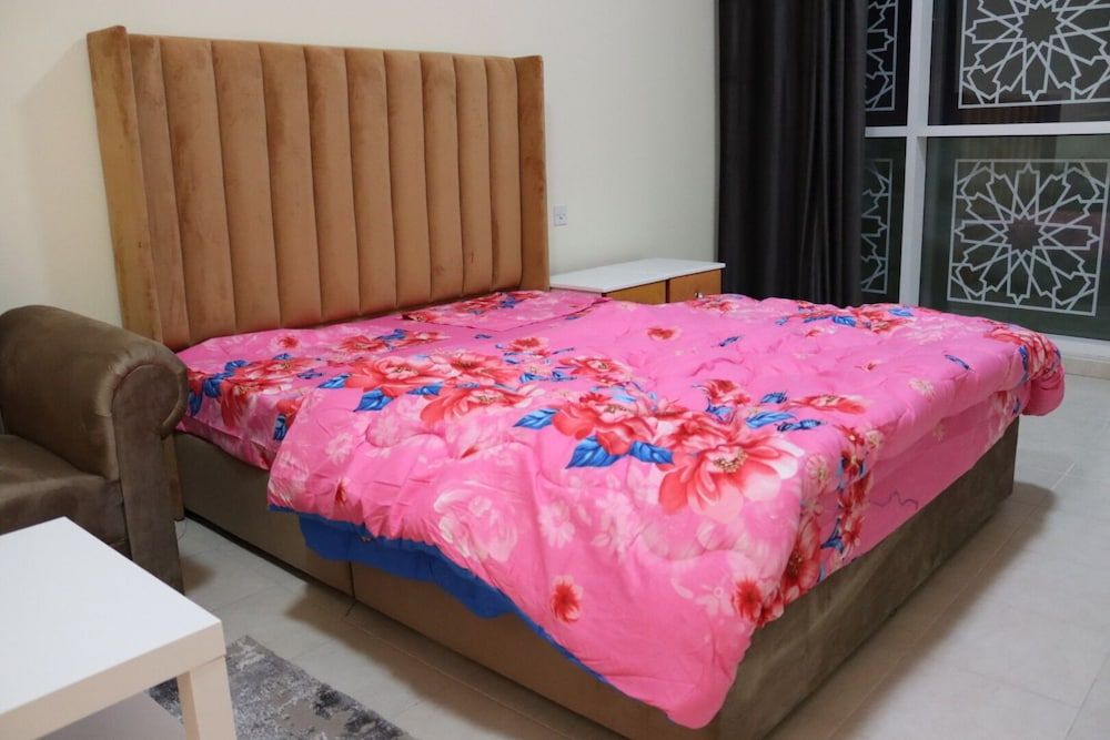 undefined Stunning Studio With Pool And Gym Close To Marina 4