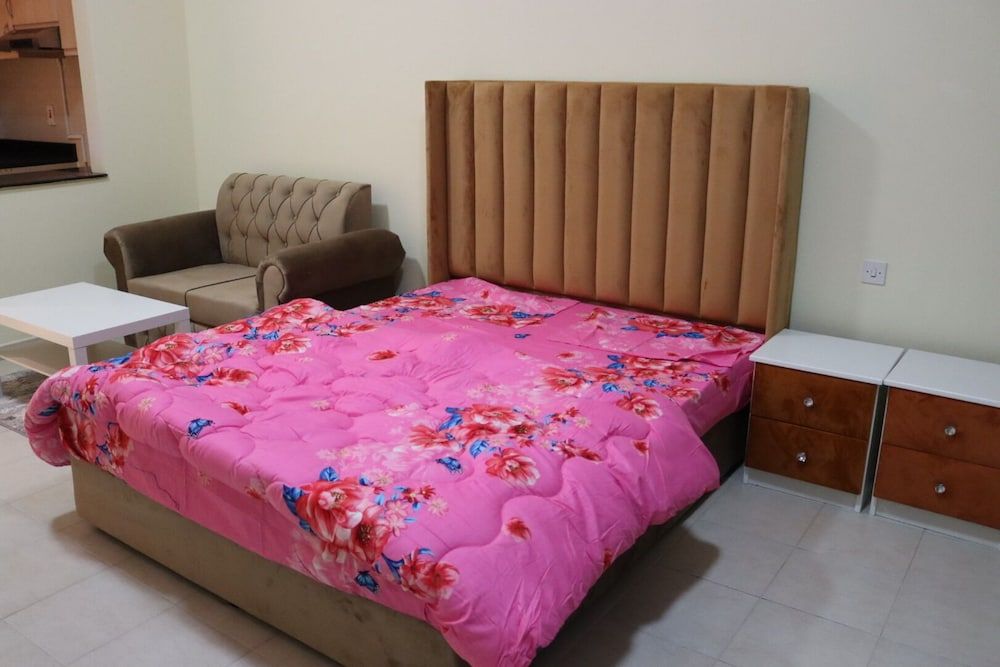 undefined Stunning Studio With Pool And Gym Close To Marina 3
