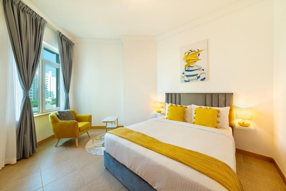 Stylish Apt With Large Patio Close to the Beach Apartment 21