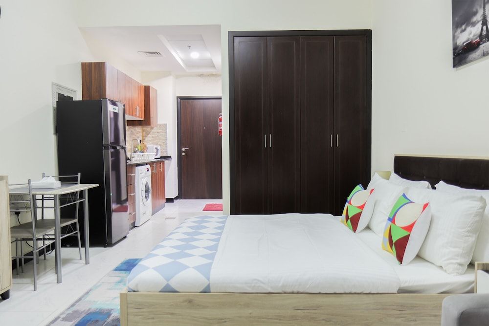 undefined Studio Apartment in Knightbridge Court 4