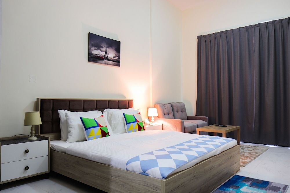 undefined Studio Apartment in Knightbridge Court 6