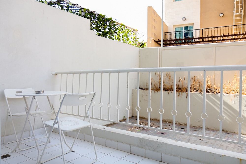 Studio Apartment in Knightbridge Court Standard Apartment 8