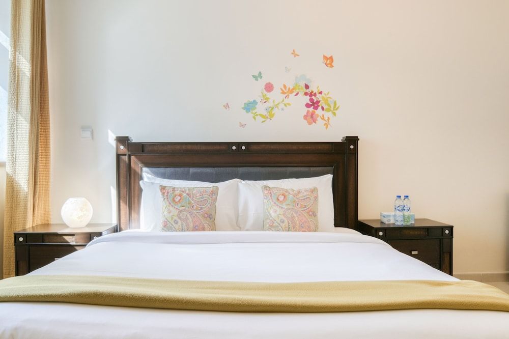 Executive Towers Amazing 1BR Onsite Pool Business bay Comfort Apartment, 1 Bedroom, City View 2