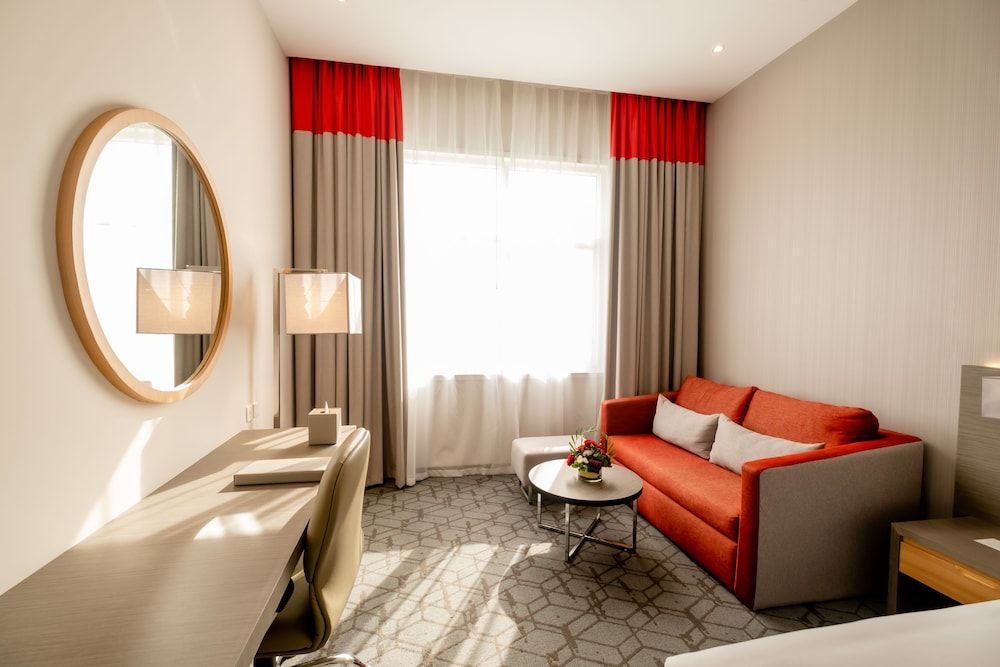 Peony Hotel Room, 1 King Bed 3