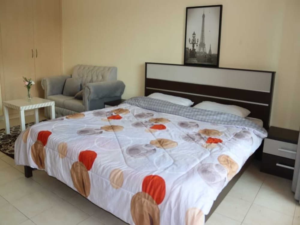 undefined Stunning Studio - With Balcony 7