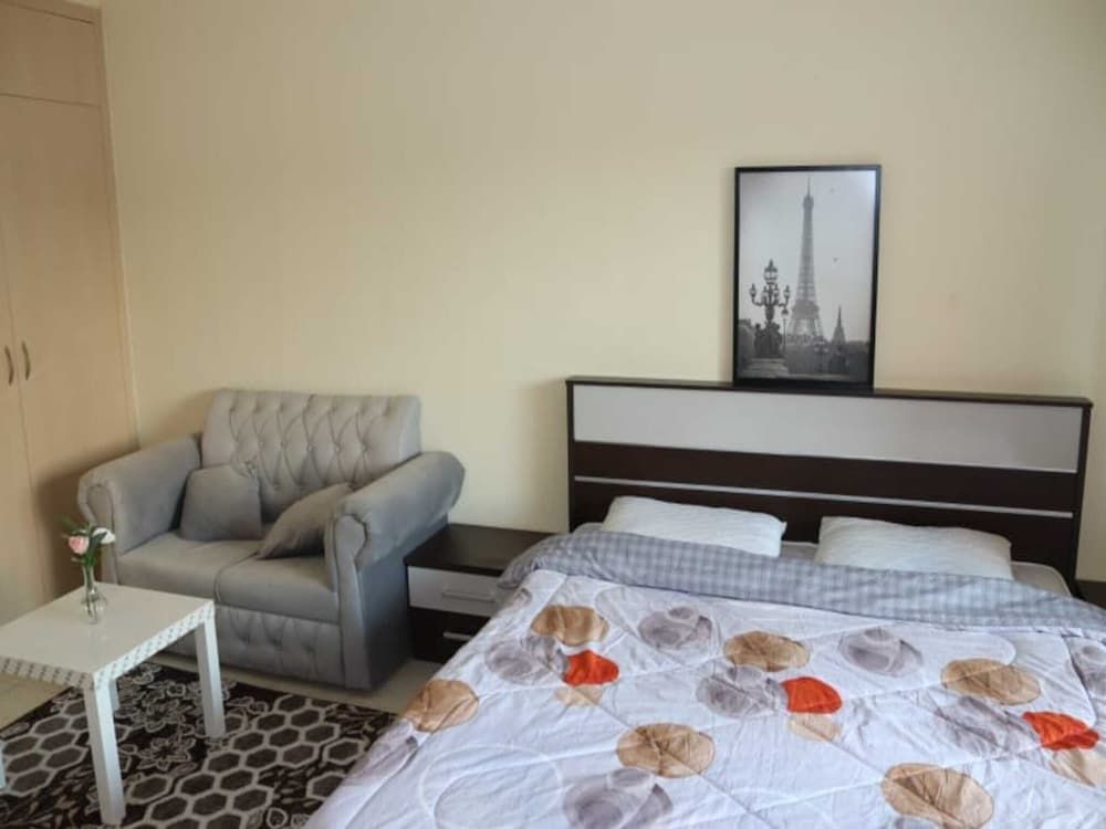 undefined Stunning Studio - With Balcony 4