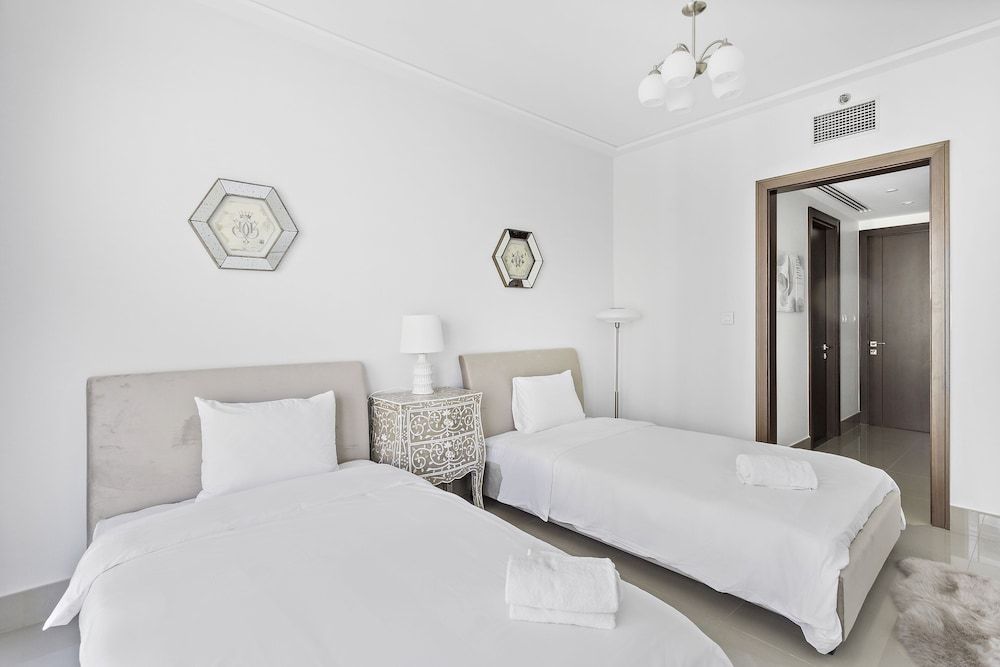 WelHome - Luxury Apartment Facing Burj Khalifa With Terrace Comfort Apartment 3