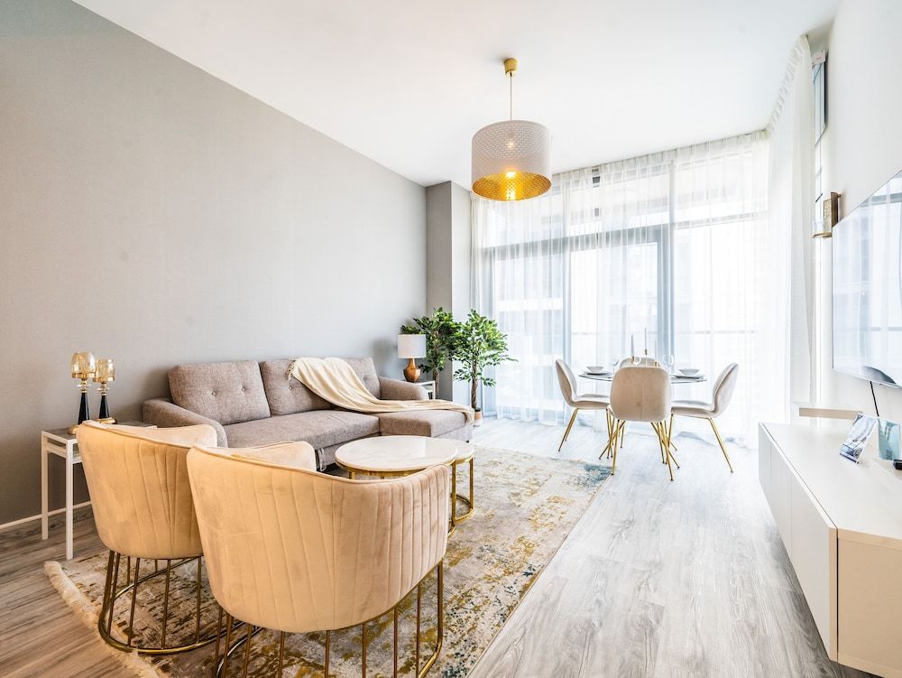 Glamorous Apt With Balcony Facing Burj Khalifa