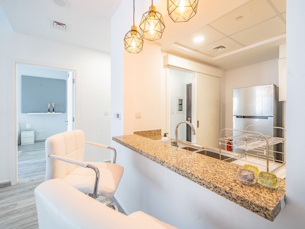 undefined Glamorous Apt With Balcony Facing Burj Khalifa 6