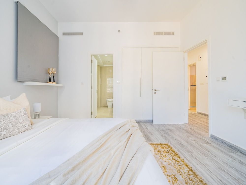 Glamorous Apt With Balcony Facing Burj Khalifa Design Apartment 8