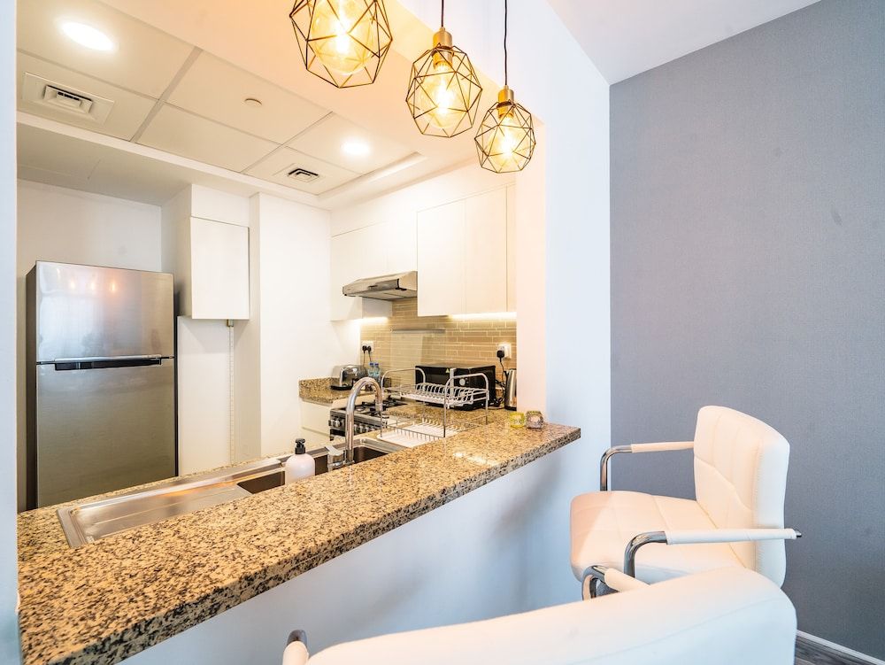 undefined Glamorous Apt With Balcony Facing Burj Khalifa 7