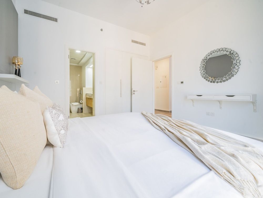 Glamorous Apt With Balcony Facing Burj Khalifa Design Apartment 4