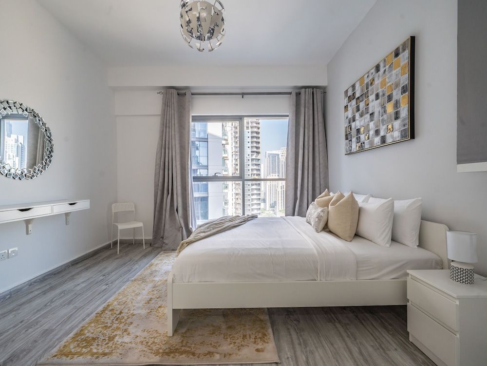 Glamorous Apt With Balcony Facing Burj Khalifa Design Apartment 10