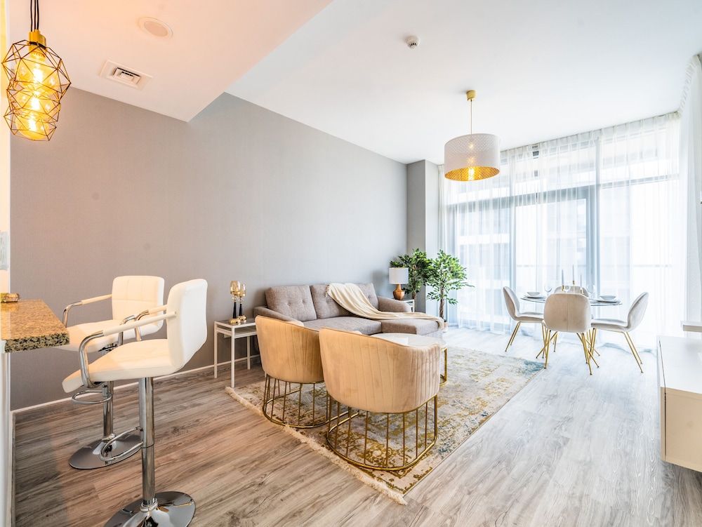 Glamorous Apt With Balcony Facing Burj Khalifa
