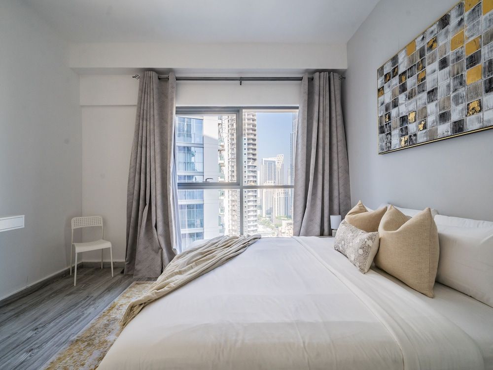 Glamorous Apt With Balcony Facing Burj Khalifa Design Apartment 2