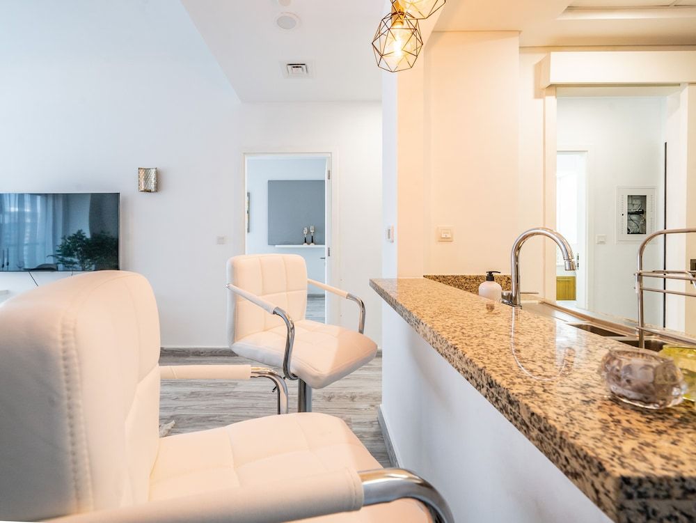 Glamorous Apt With Balcony Facing Burj Khalifa Design Apartment 22