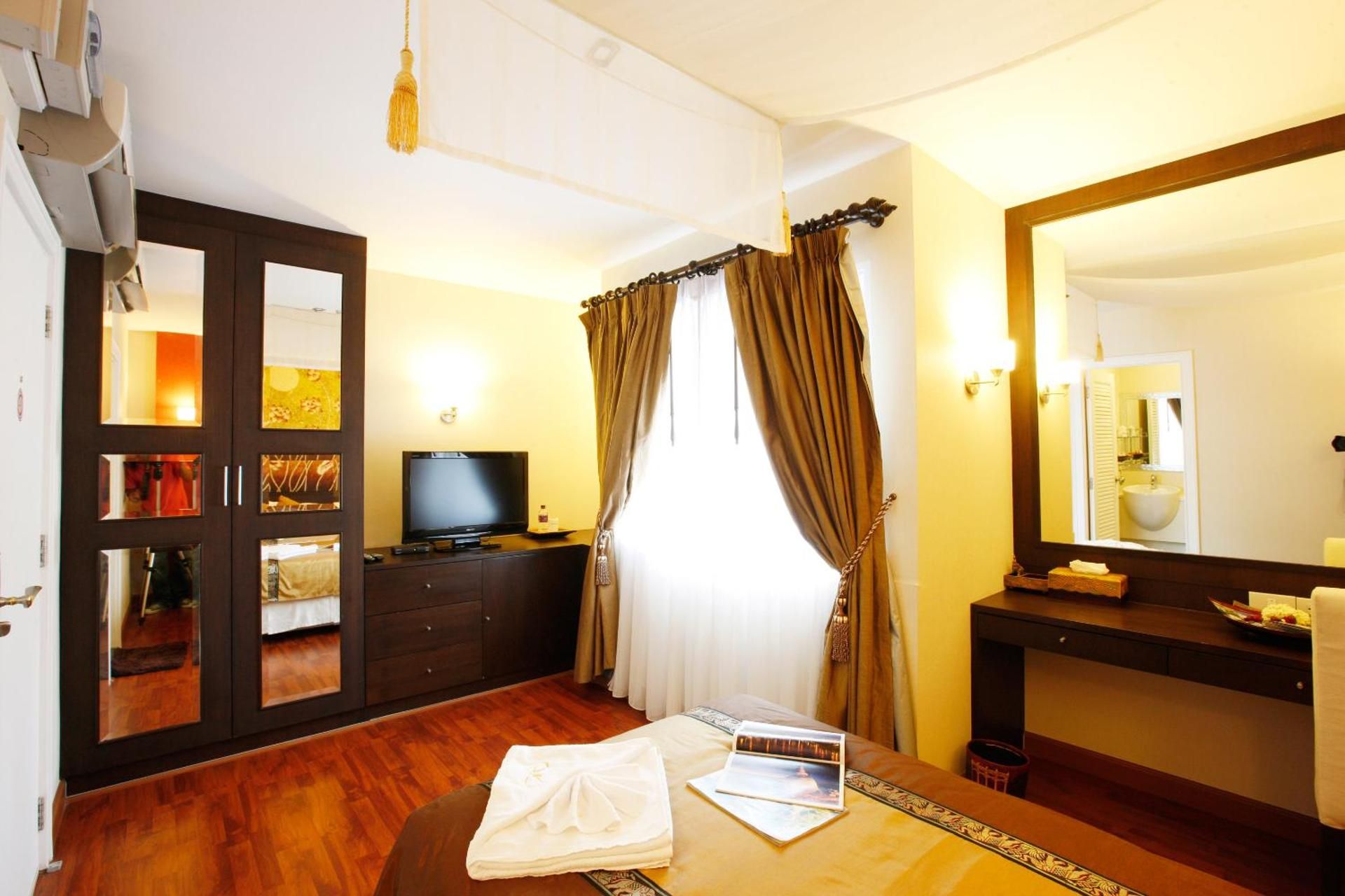 undefined Mirth Sathorn Hotel 9