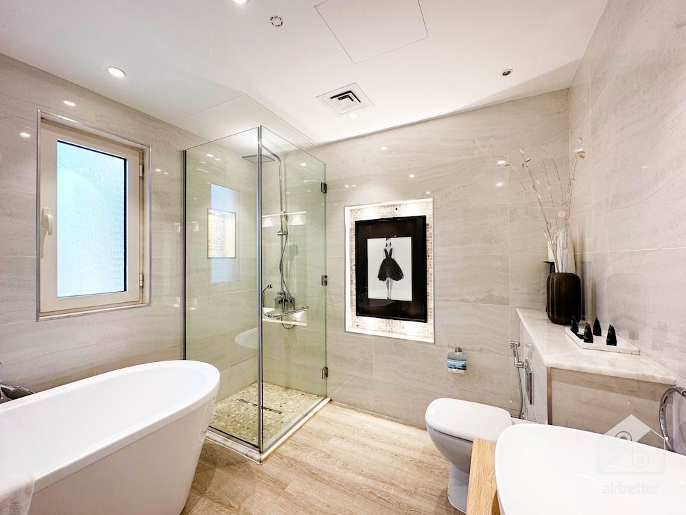 Luxurious Apartment With Iconic Burj View Apartment (2 Bedrooms) 11