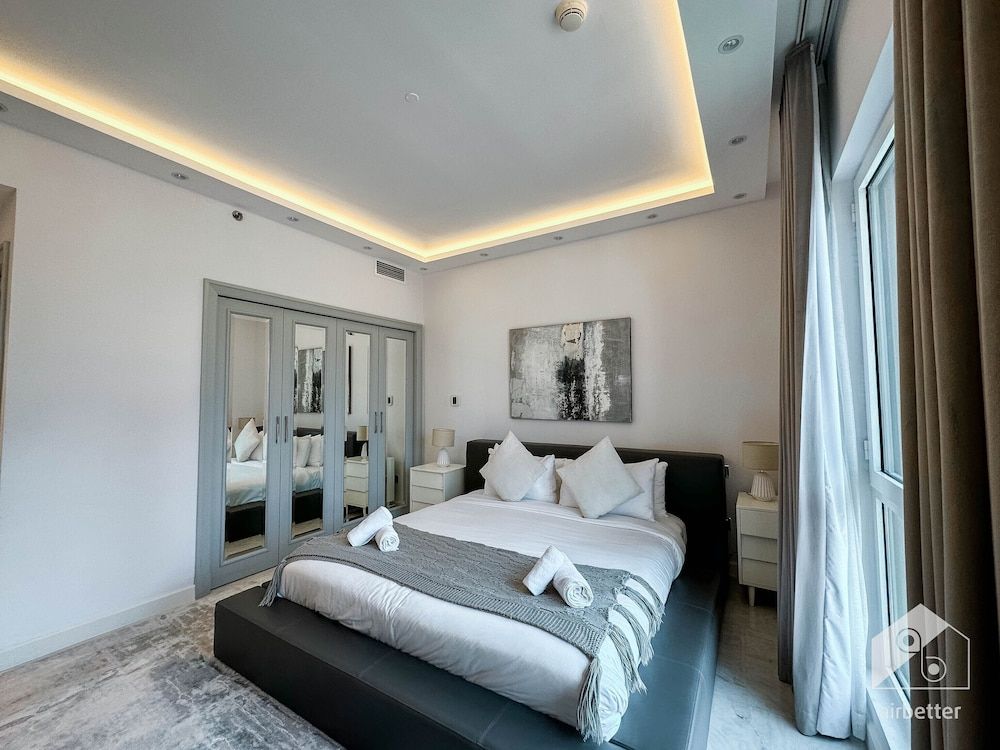 Luxurious Apartment With Iconic Burj View Apartment (2 Bedrooms) 7