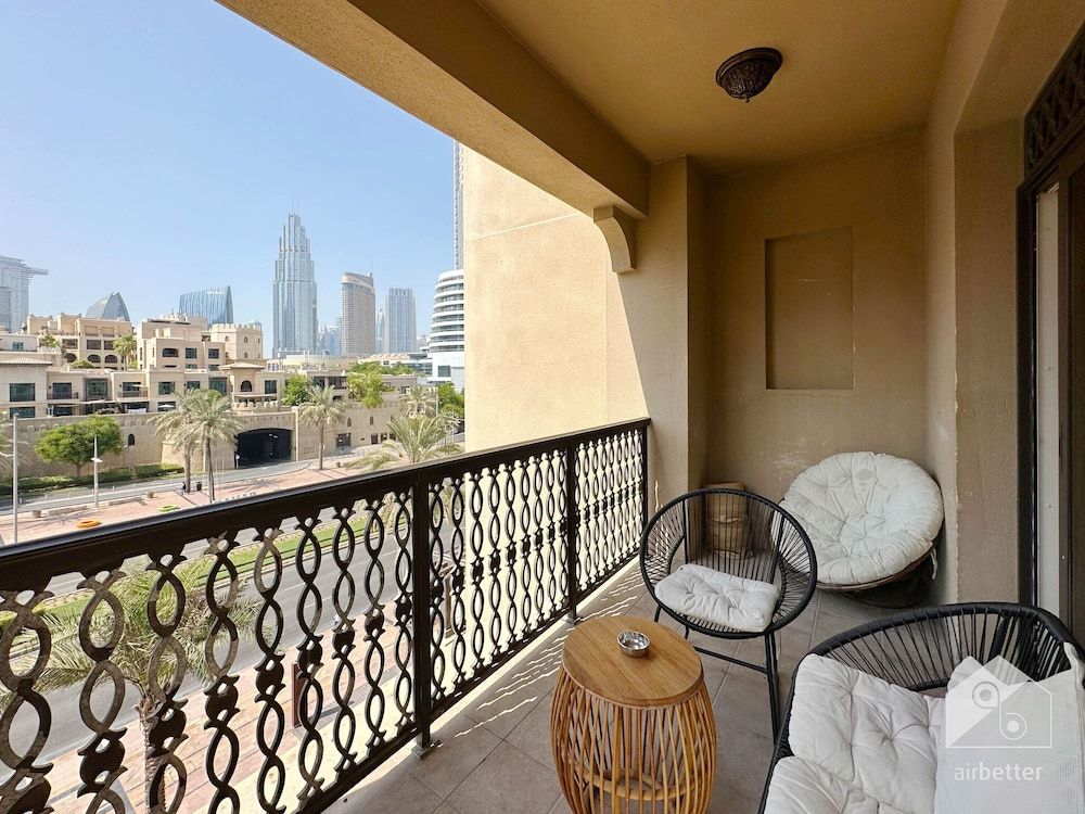 Luxurious Apartment With Iconic Burj View Apartment (2 Bedrooms) 8