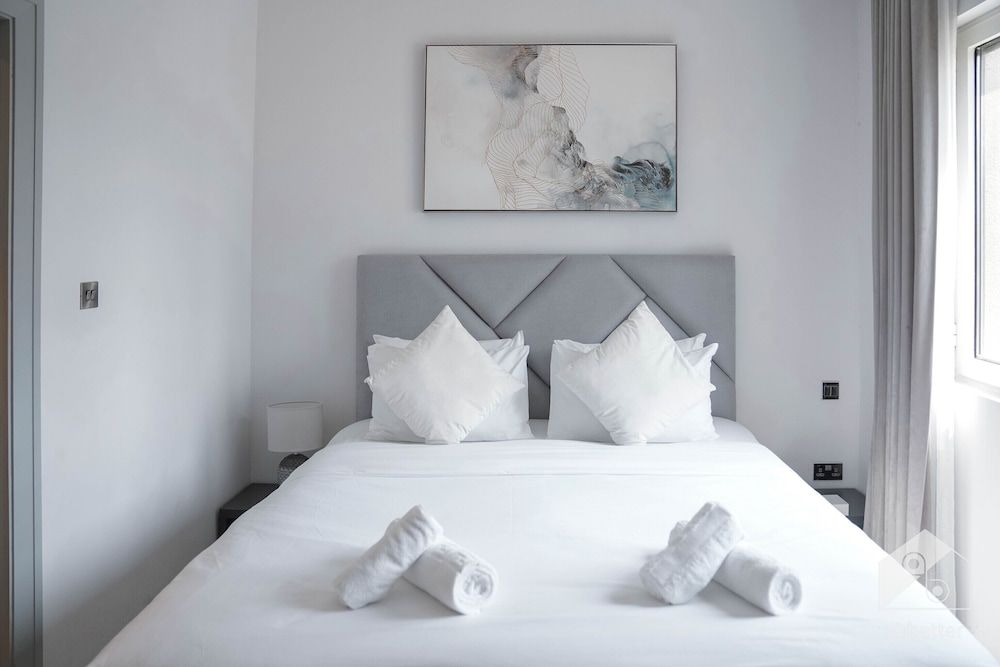 Luxurious Apartment With Iconic Burj View Apartment (2 Bedrooms)