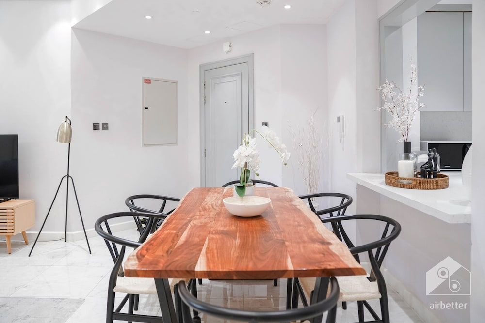 undefined Luxurious Apartment With Iconic Burj View 8